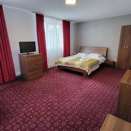 Boutique Global Aparthotel Brasov Ngoại thất bức ảnh