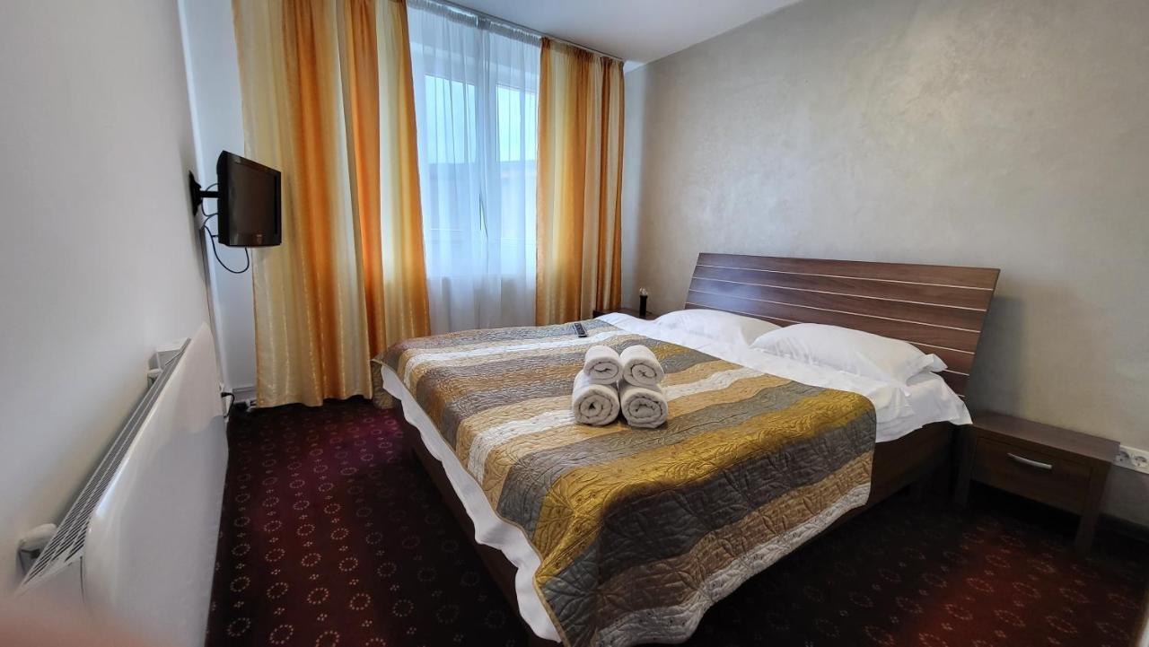 Boutique Global Aparthotel Brasov Ngoại thất bức ảnh