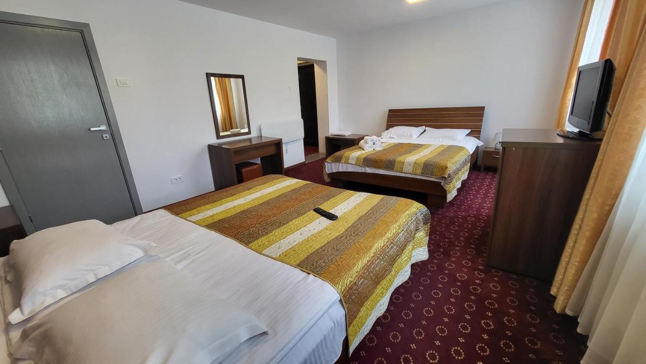 Boutique Global Aparthotel Brasov Ngoại thất bức ảnh