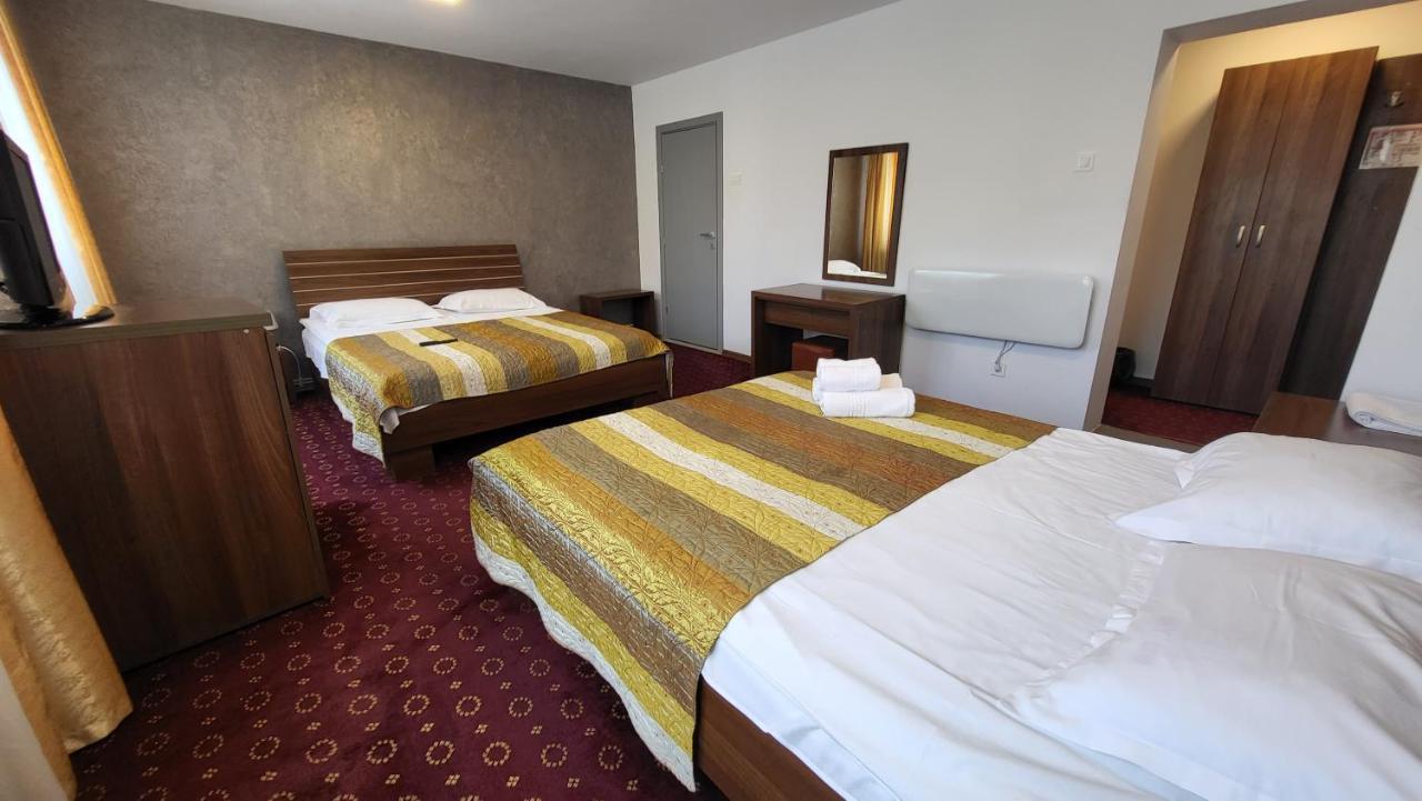 Boutique Global Aparthotel Brasov Ngoại thất bức ảnh