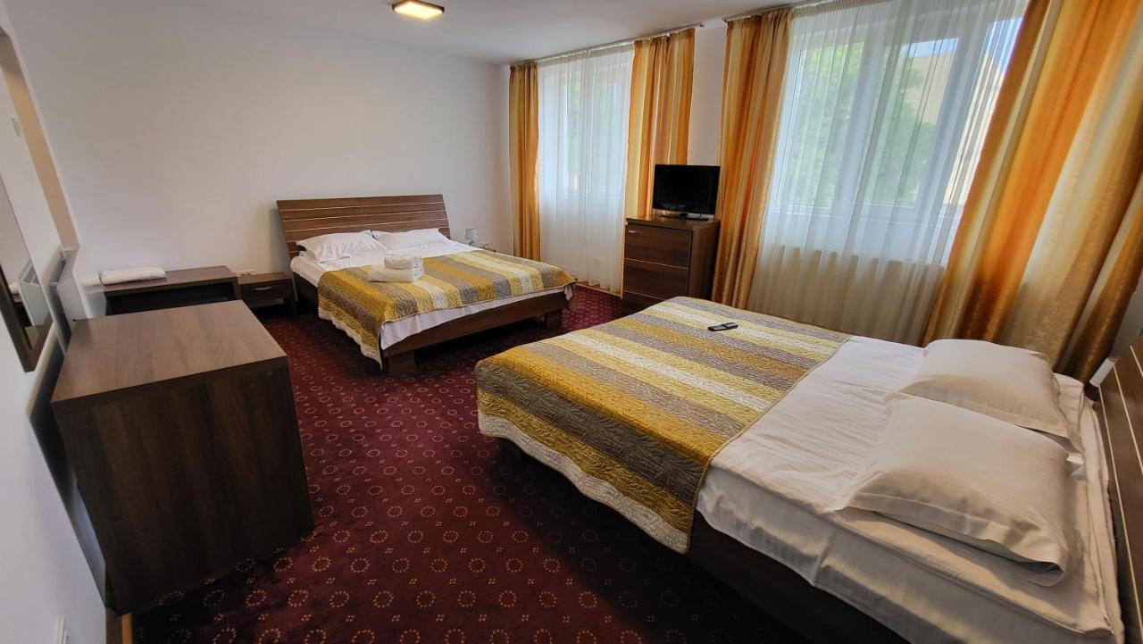 Boutique Global Aparthotel Brasov Ngoại thất bức ảnh