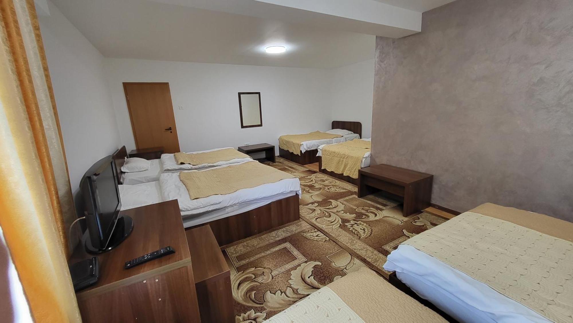 Boutique Global Aparthotel Brasov Ngoại thất bức ảnh