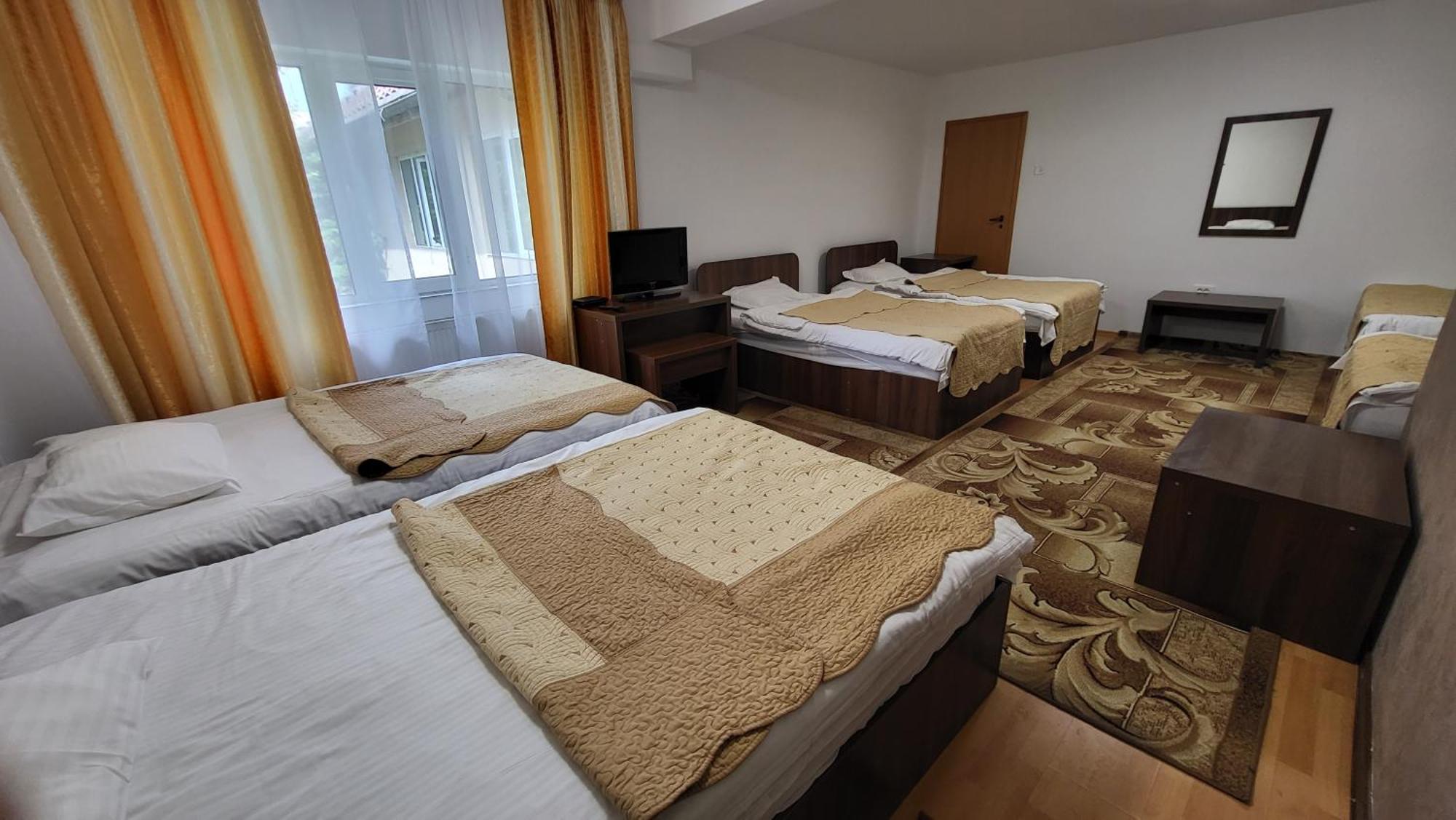 Boutique Global Aparthotel Brasov Ngoại thất bức ảnh