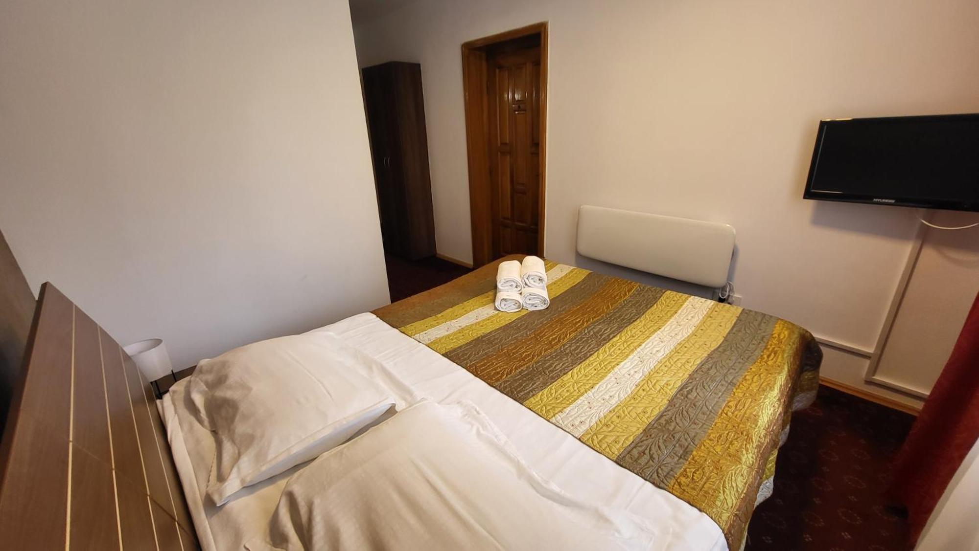 Boutique Global Aparthotel Brasov Ngoại thất bức ảnh