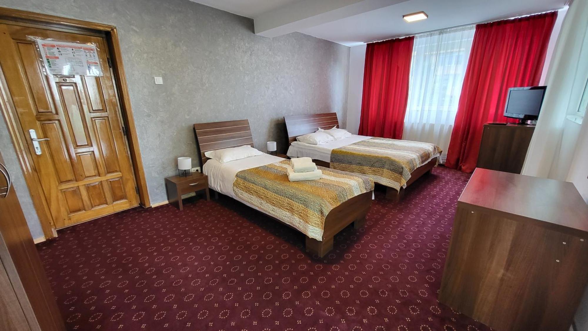 Boutique Global Aparthotel Brasov Ngoại thất bức ảnh