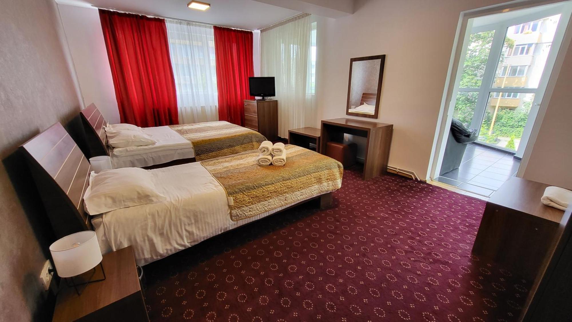 Boutique Global Aparthotel Brasov Ngoại thất bức ảnh