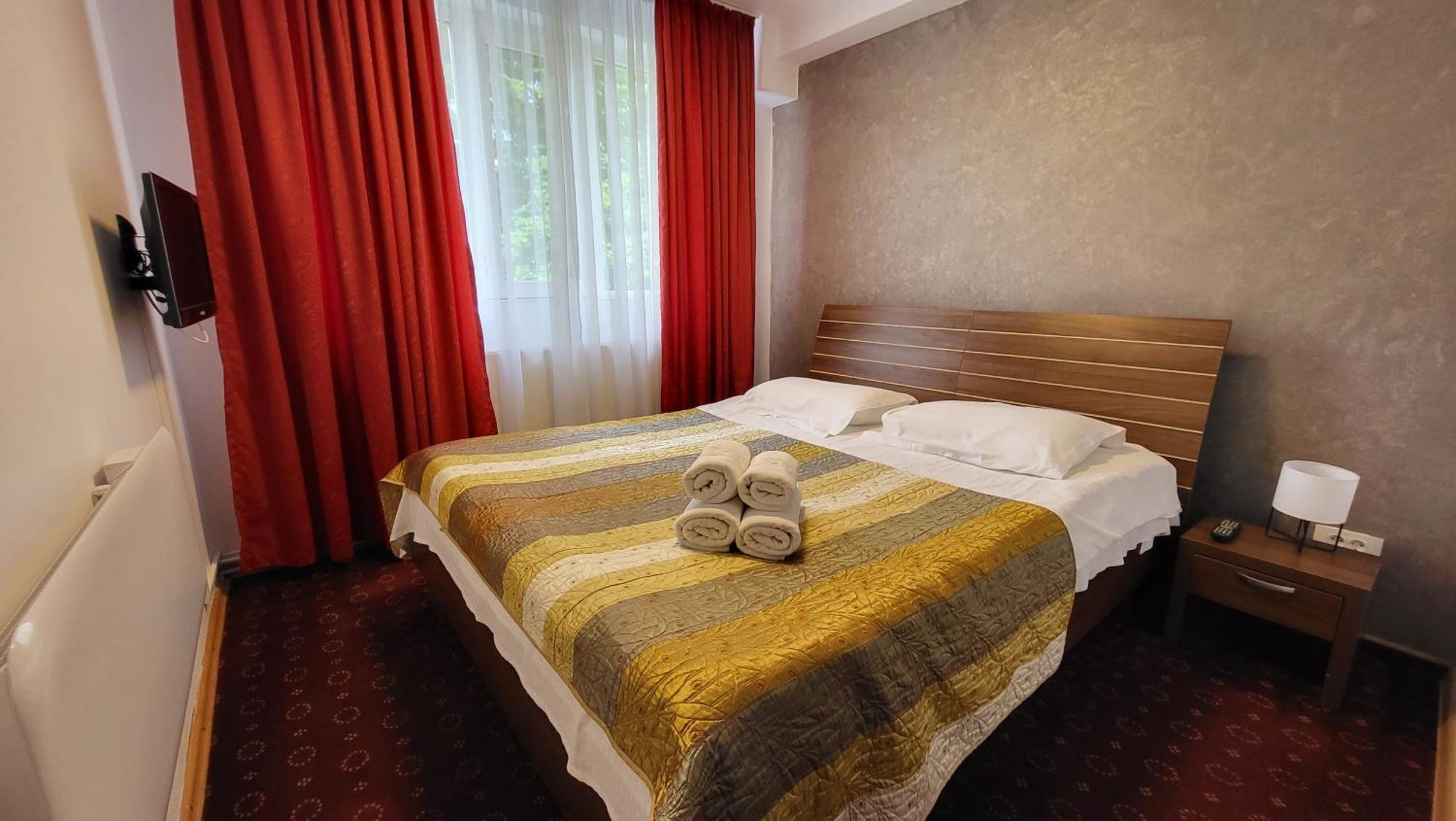 Boutique Global Aparthotel Brasov Ngoại thất bức ảnh