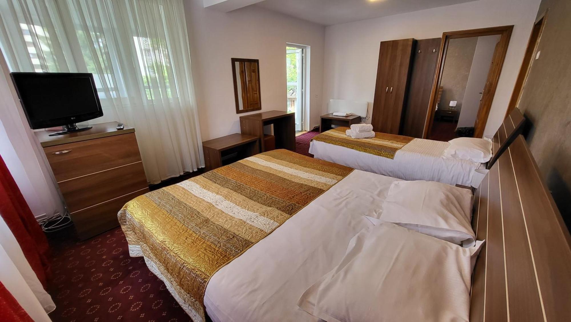 Boutique Global Aparthotel Brasov Ngoại thất bức ảnh